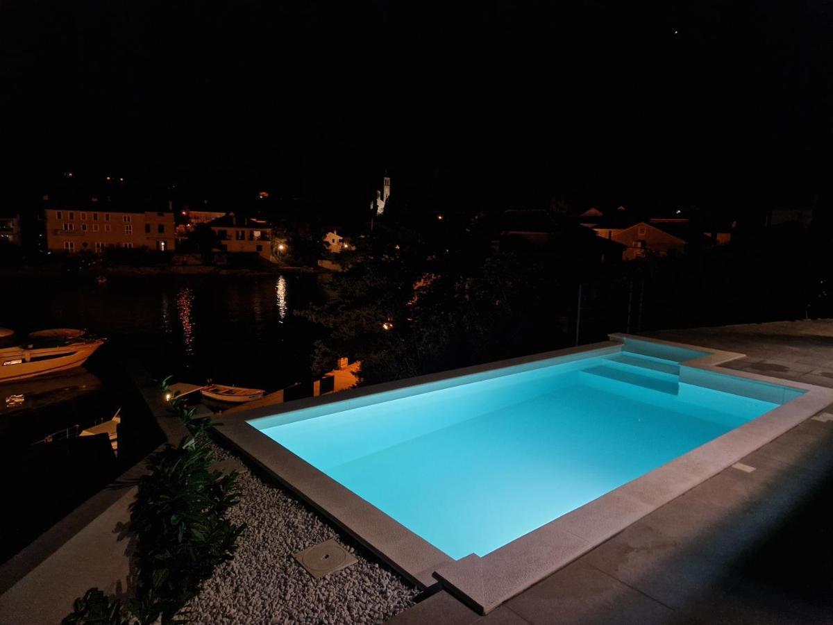 Sol Luxury Residence Near The Beach With Shared Heated Pool Božava Exterior foto