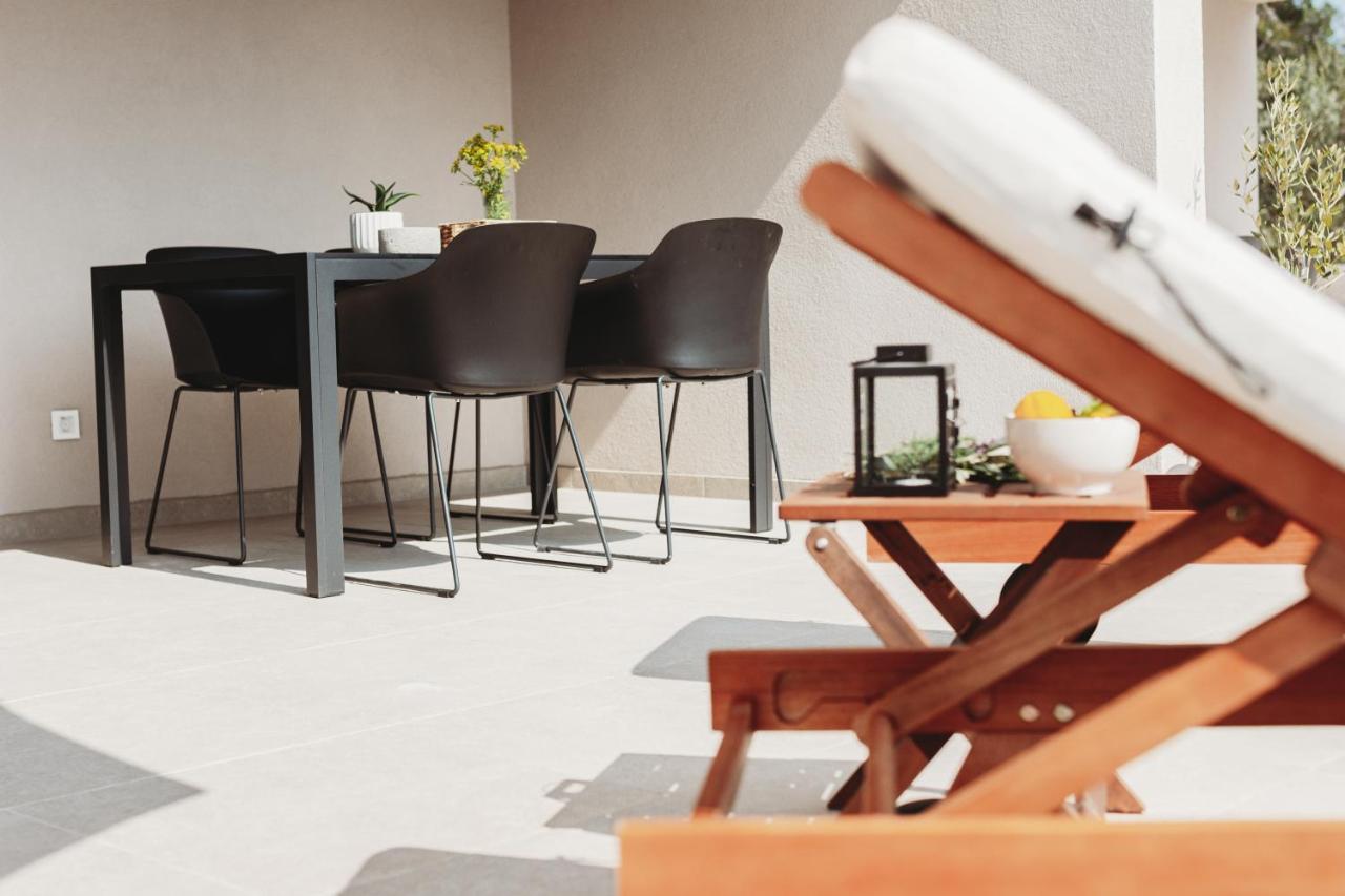 Sol Luxury Residence Near The Beach With Shared Heated Pool Božava Exterior foto