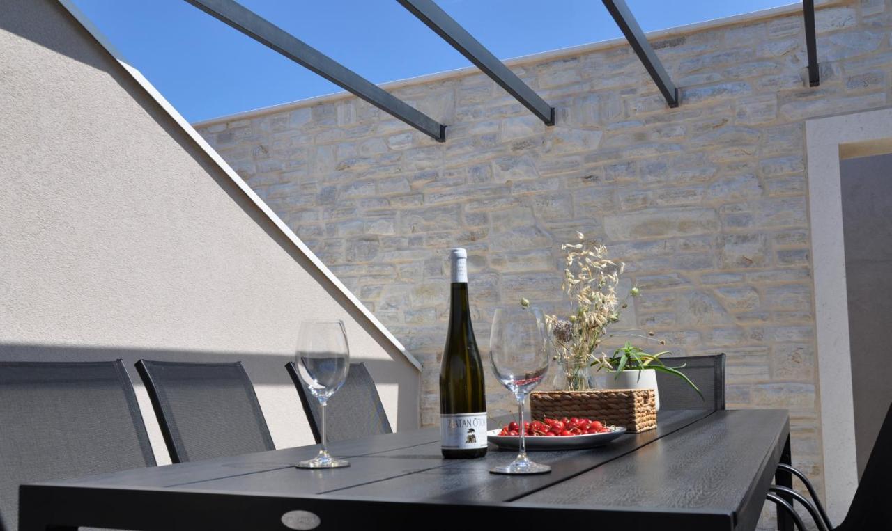 Sol Luxury Residence Near The Beach With Shared Heated Pool Božava Exterior foto